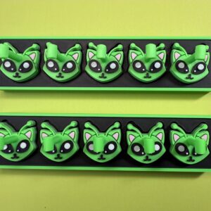 Alien Cat Nail Display Stand | Magnetic Press-on Holder for Nails