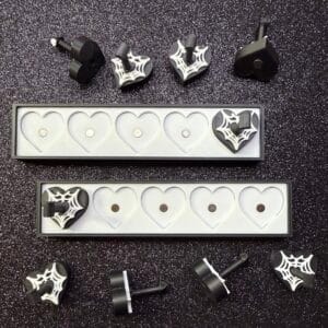 Heart Spider Web Nail Stand