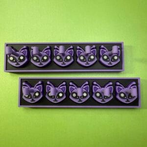 Alien Cat Nail Display Stand | Magnetic Press-on Holder Purple